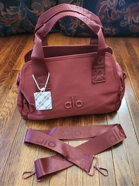 ALO labeled Women's Small handbag w/ removable strap in bag in burgundy nwt